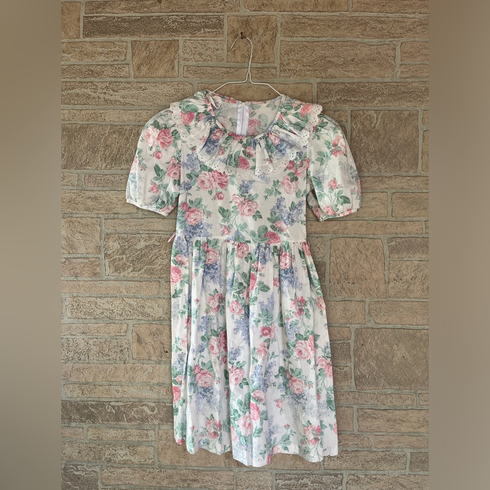 Floral vintage Dress with eyelet lace trimmed Ruffled Collar